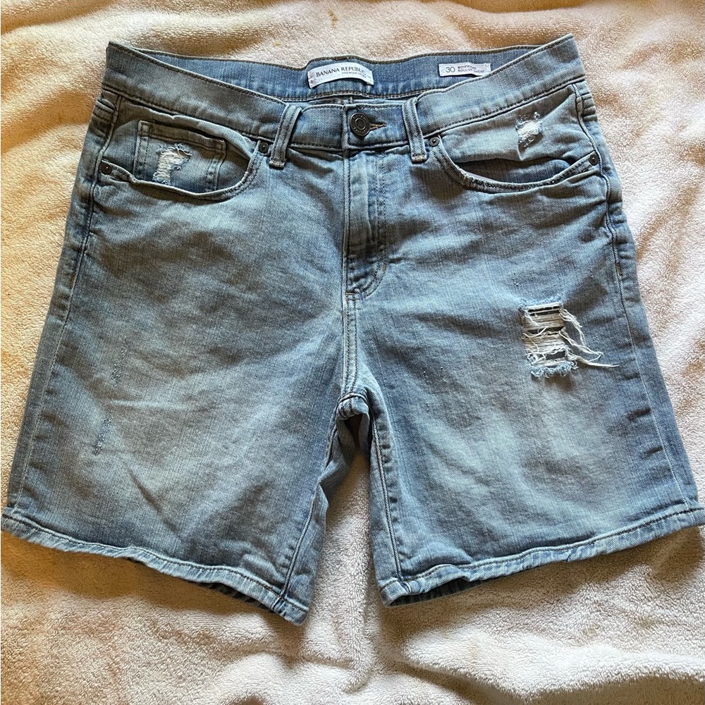 - Banana Republic Boyfriend Roll-Up Shorts Distressing Light Blue Size 30